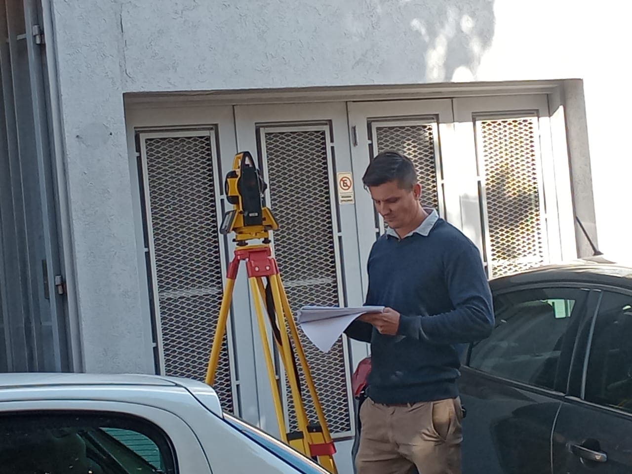 Pablo Venerus en un relevamiento topográfico